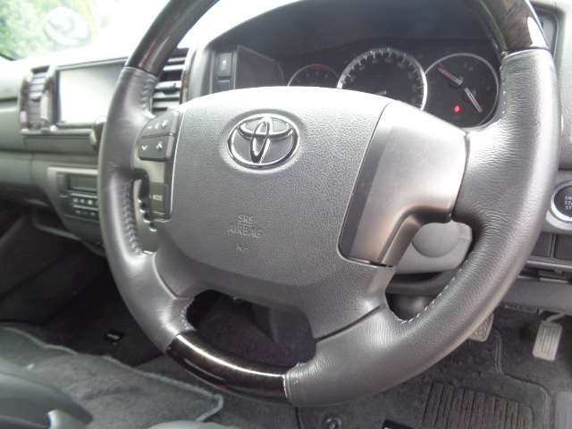 Toyota Regius Ace 10