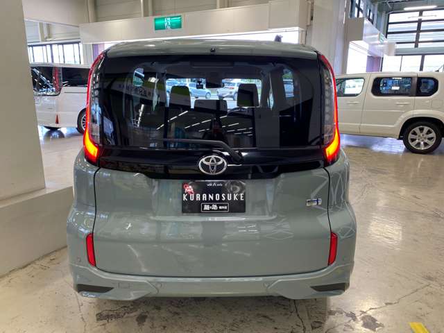 Toyota Sienta 4