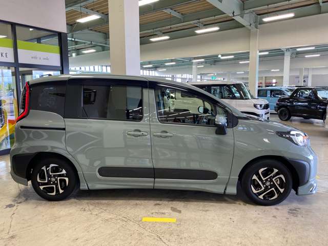 Toyota Sienta 5