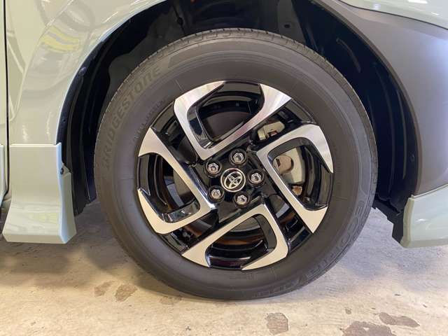Toyota Sienta 8