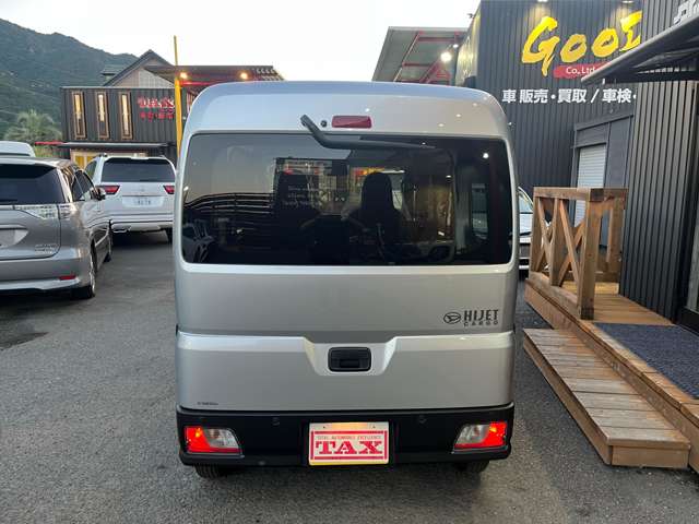 Daihatsu Hijet Cargo 6