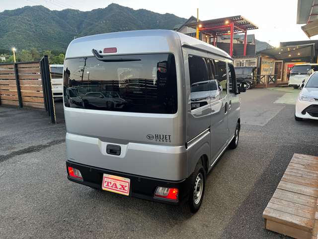 Daihatsu Hijet Cargo 7