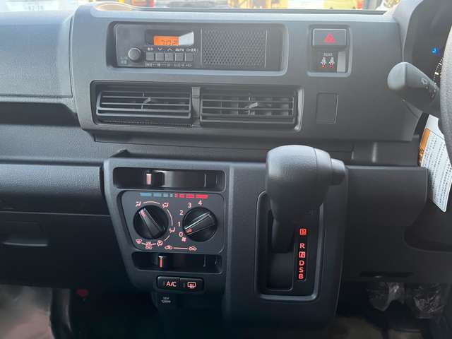 Daihatsu Hijet Cargo 10