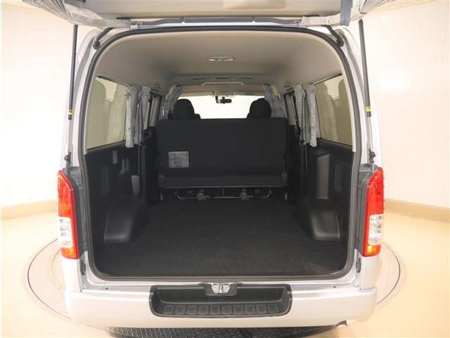 Toyota Hiace Van 9