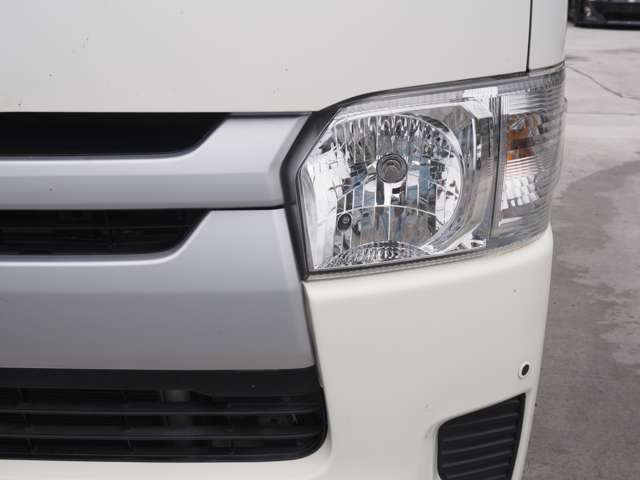 Toyota Hiace Van 11