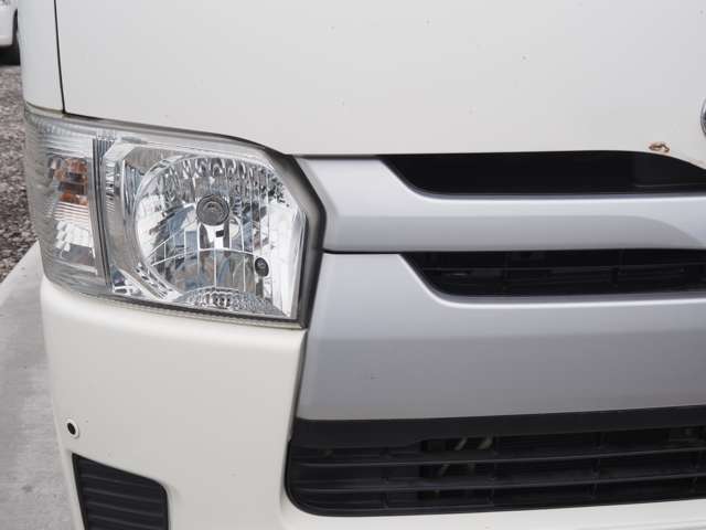 Toyota Hiace Van 12