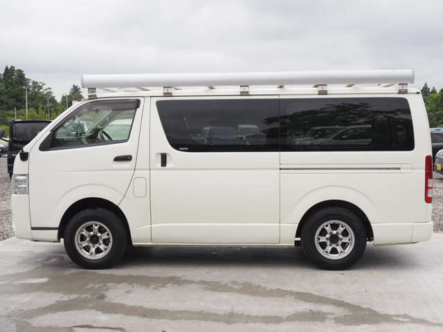 Toyota Hiace Van 4