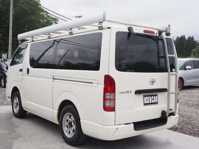 Toyota Hiace Van 5