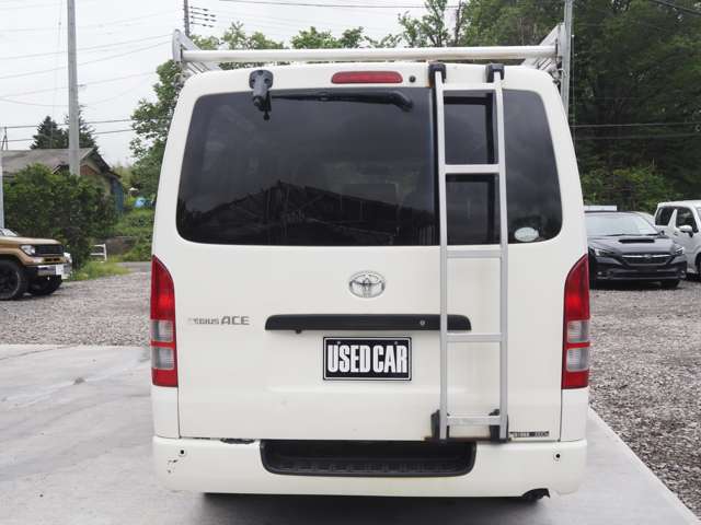 Toyota Hiace Van 6