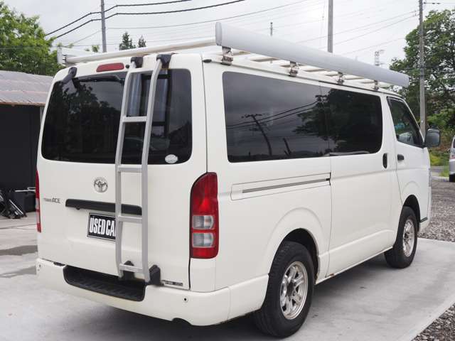 Toyota Hiace Van 9