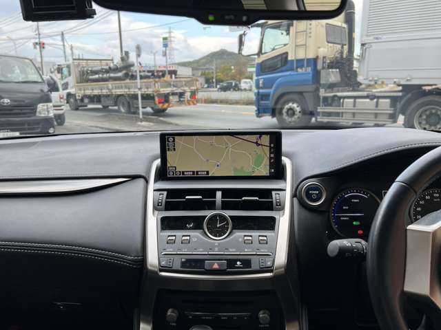 Lexus NX 4