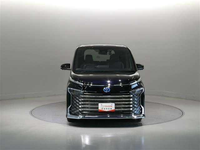 Toyota Voxy 2