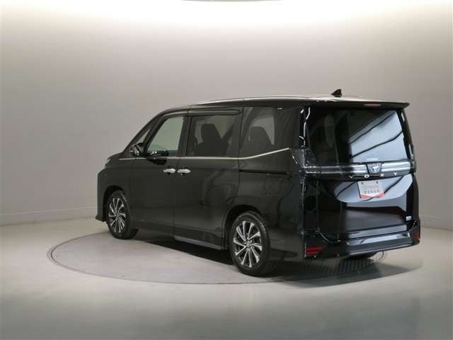 Toyota Voxy 4