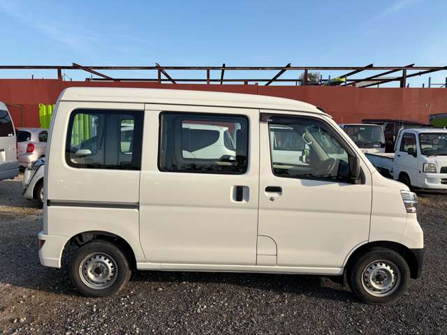 Daihatsu Hijet Cargo 3