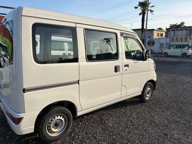 Daihatsu Hijet Cargo 6