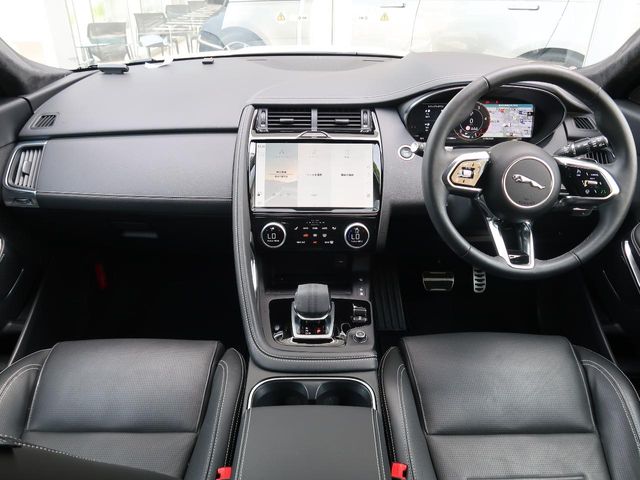 Jaguar E-Pace 2