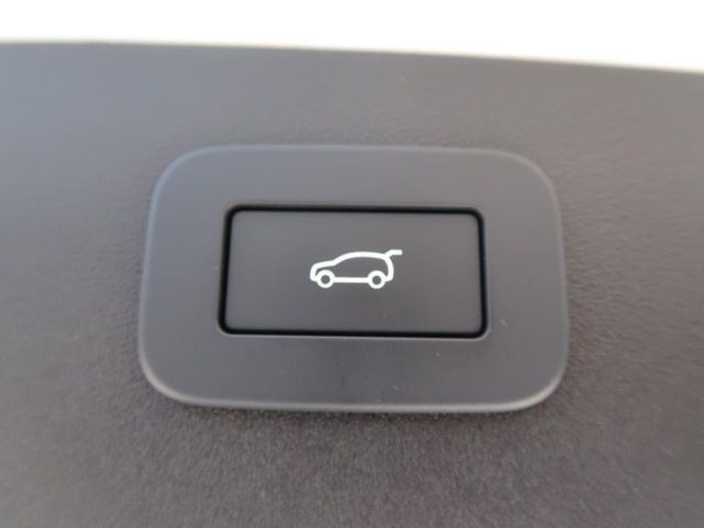 Jaguar E-Pace 8