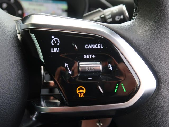 Jaguar E-Pace 10