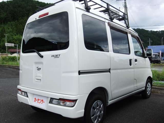Daihatsu Hijet Cargo 2