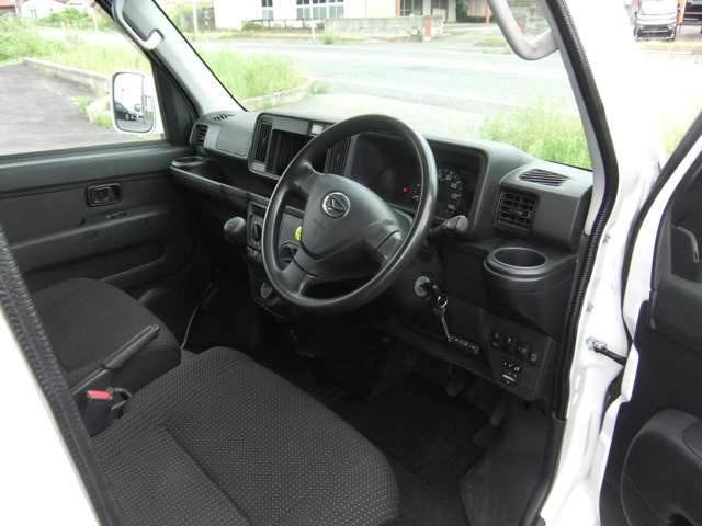 Daihatsu Hijet Cargo 5