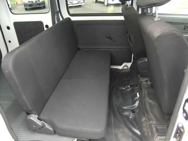 Daihatsu Hijet Cargo 6
