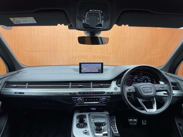 Audi Q7 4