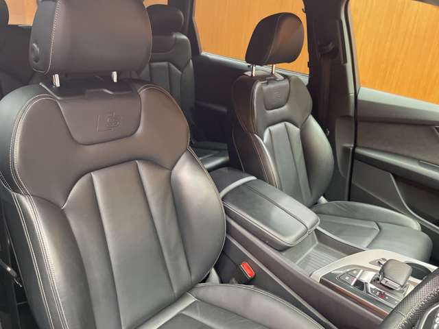 Audi Q7 6
