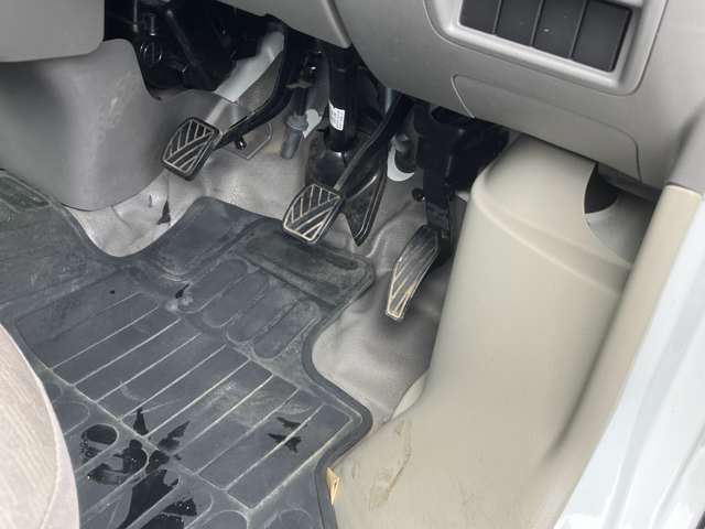 Nissan NV100 Clipper 11
