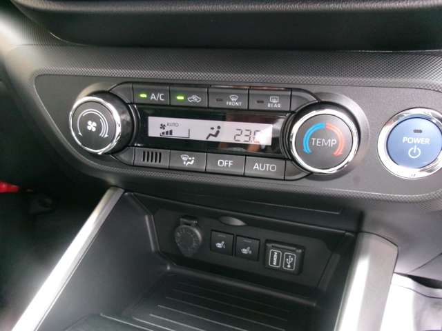 Daihatsu Rocky 11