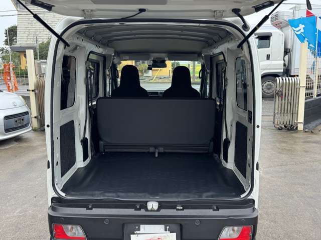 Daihatsu Hijet Cargo 12