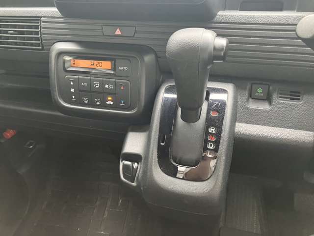 Honda N-VAN 8