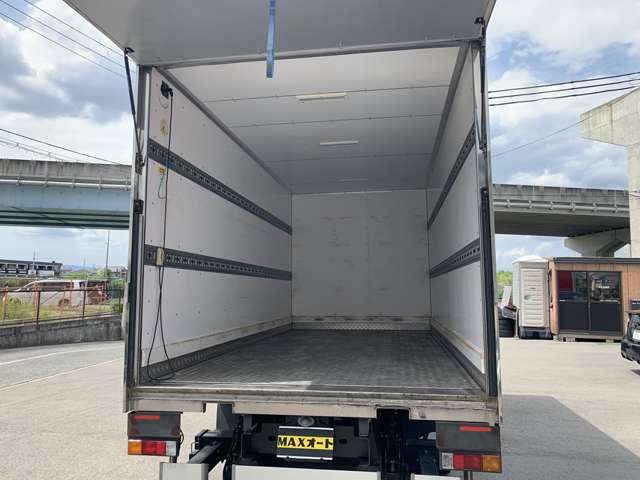 Mitsubishi Fuso Canter 9