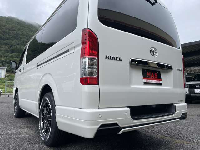 Toyota Hiace Van 12