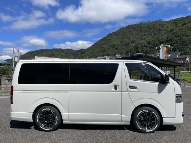 Toyota Hiace Van 4
