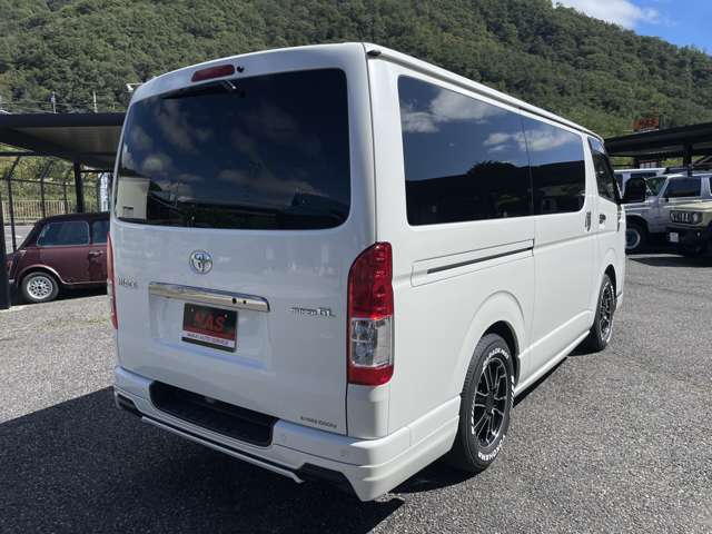 Toyota Hiace Van 5