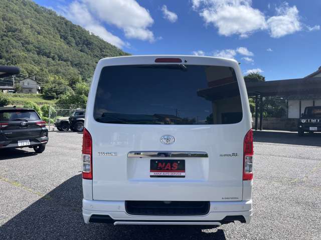 Toyota Hiace Van 6