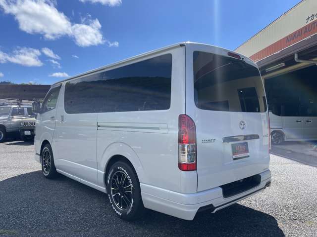 Toyota Hiace Van 7