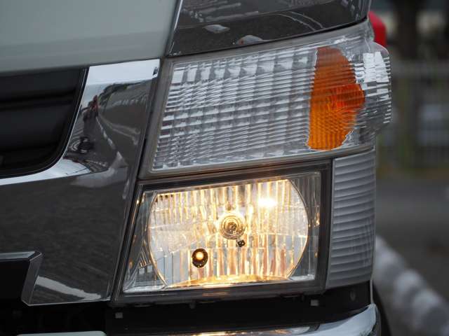 Mitsubishi Fuso Canter 9