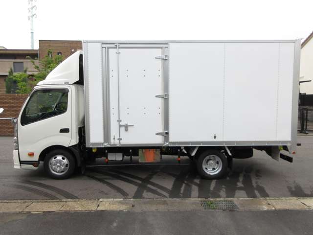 Hino Dutro 12