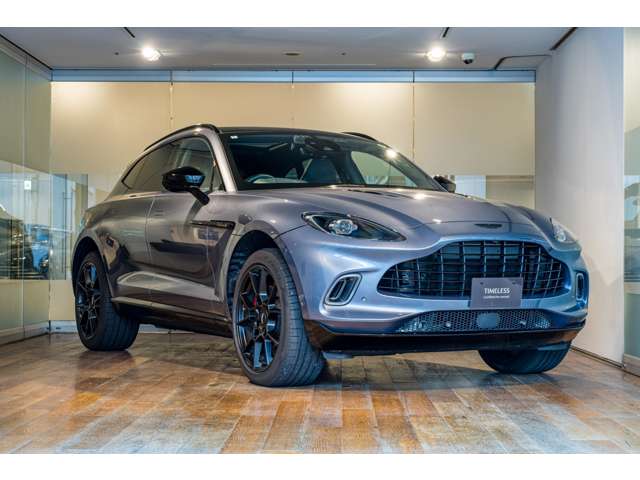 Aston Martin DBX 5