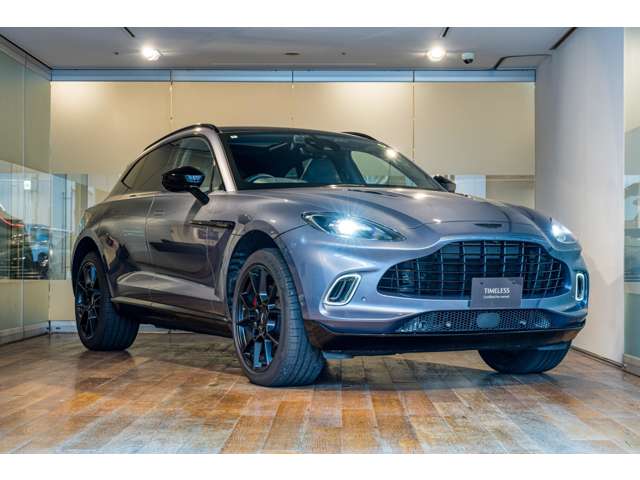 Aston Martin DBX 6