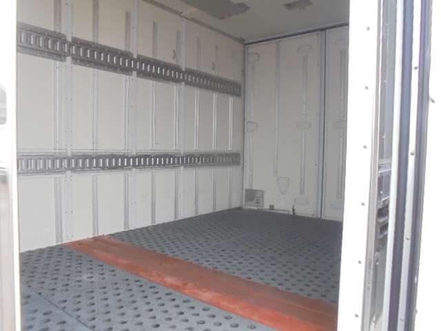 Isuzu Elf 9