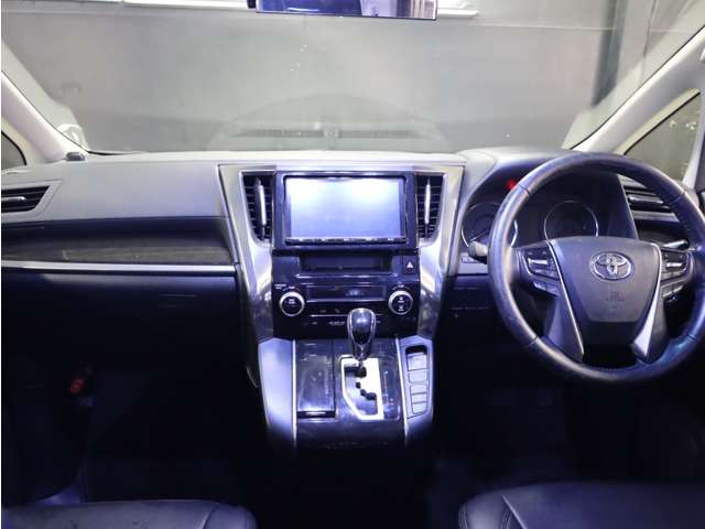 Toyota Vellfire 3