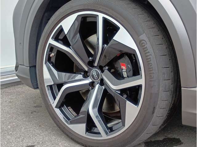 Audi RS Q8 11