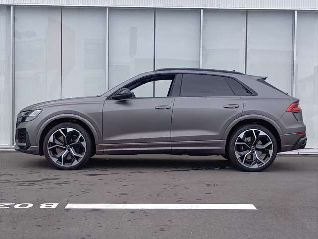 Audi RS Q8 7