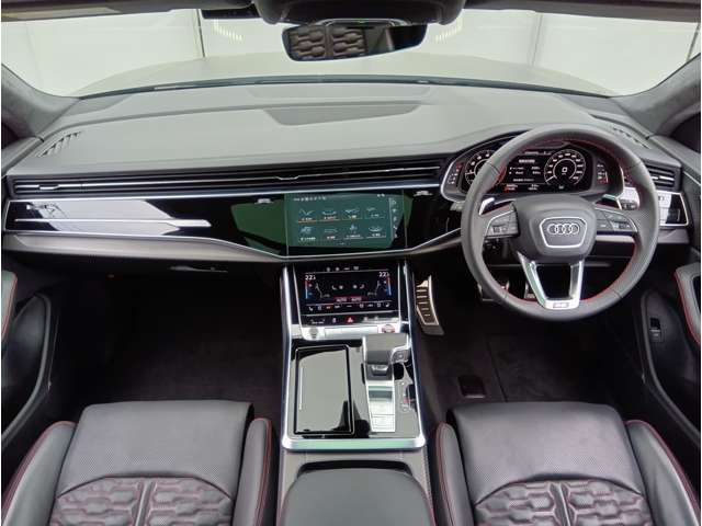 Audi RS Q8 10