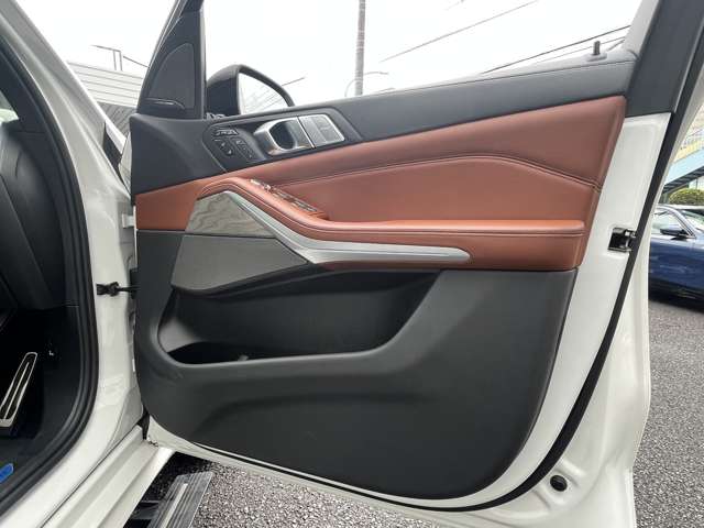 BMW X7 11