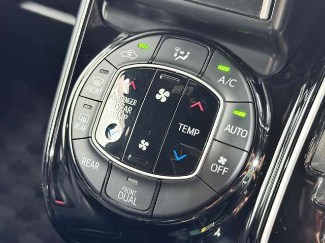 Toyota Noah 12