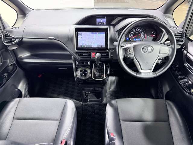 Toyota Noah 4