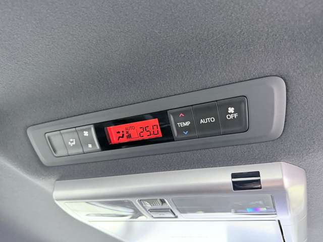 Toyota Noah 10